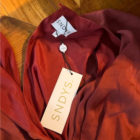 SNDYS - NEW WITH TAGS - Picture 3 of 4